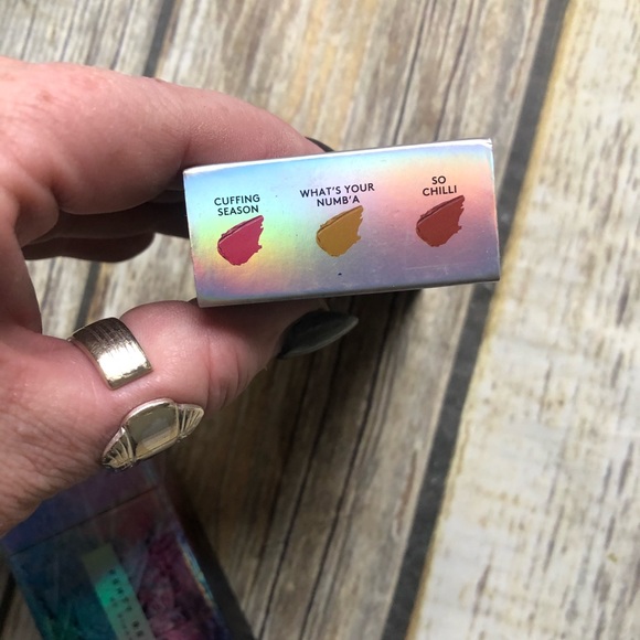 Fenty Beauty Snow Daze frosted metal lipstick set - Picture 4 of 7